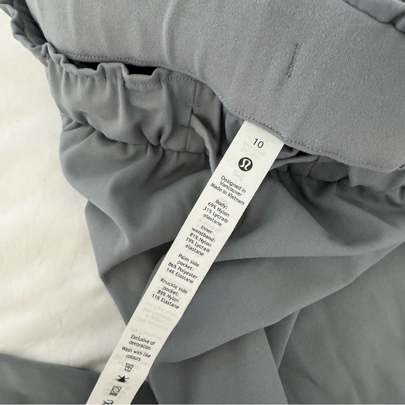 Lululemon Tapered-Leg Mid-Rise Pant 7/8 Length
Luxtreme - Picture 3 of 9
